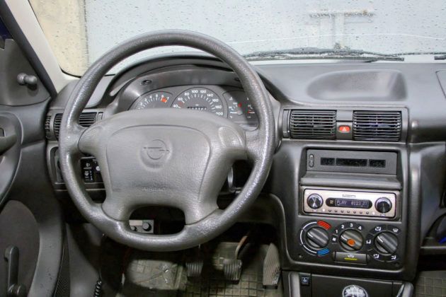 Opel Astra I - deska rozdzielcza