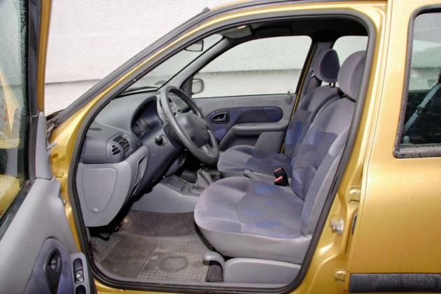 Renault Clio II - fotel kierowcy