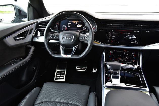 Audi Q8 - deska rozdzielcza