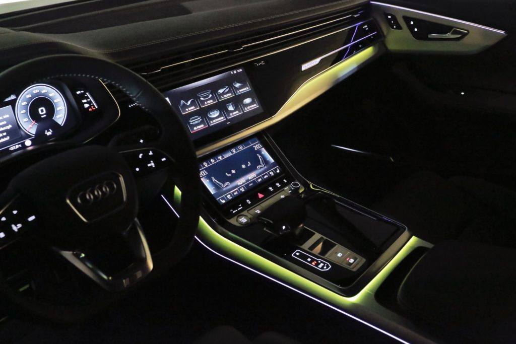 Audi Q8 - oświetlenie wnętrza