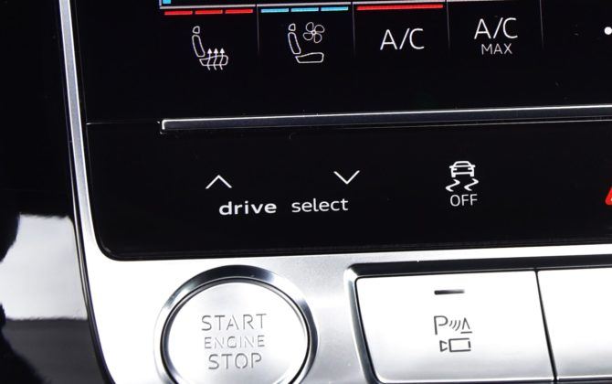 Audi Q8 - przyciski