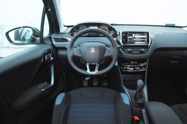 Peugeot 208 - deska rozdzielcza