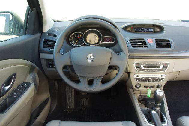 Renault Megane III - deska rozdzielcza