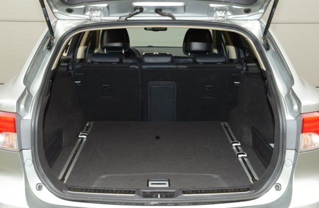 Toyota Avensis III - bagażnik kombi