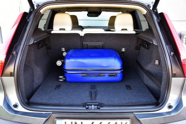 Volvo XC40 T3 - bagażnik
