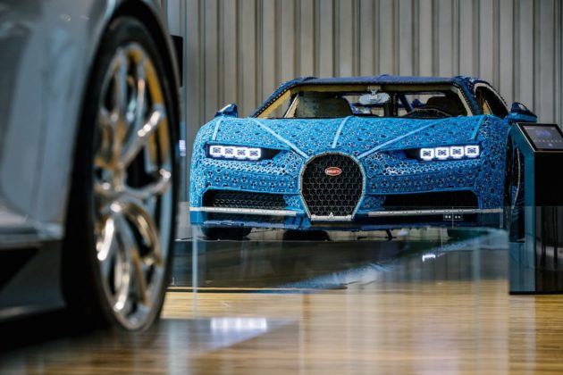 Bugatti Chiron "prawdziwy" i z klocków LEGO w muzeum Autostadt w Wolfsburgu