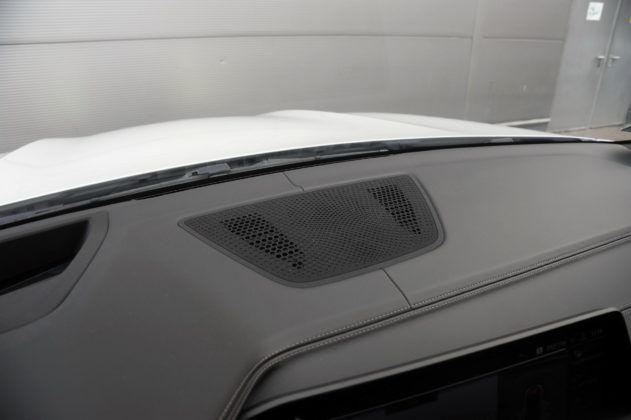 BMW X5 - głośnik