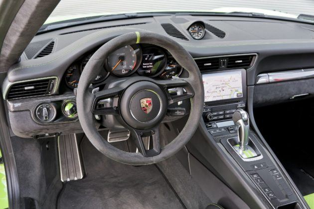 Porsche 911 GT3 RS - deska rozdzielcza