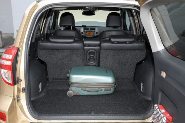 Toyota RAV4 III - bagażnik