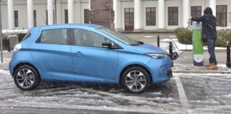 Renault Zoe - ładowanie samochodu elektrycznego