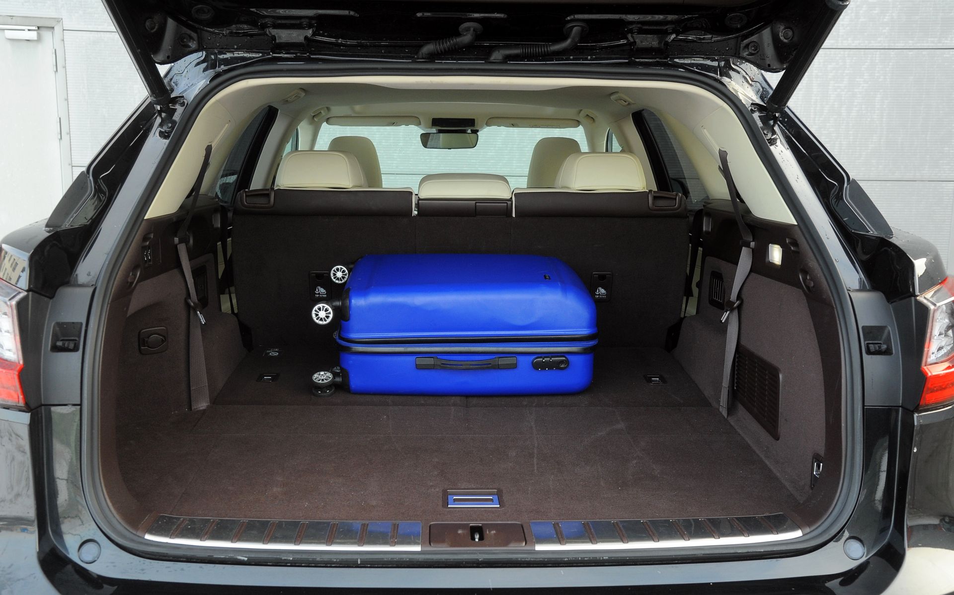 Lexus RX L - bagażnik