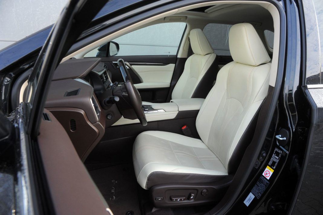 Lexus RX L - fotel kierowcy
