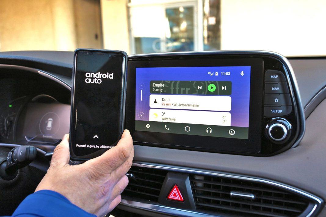 Android Auto, Apple CarPlay, MirrorLink który system