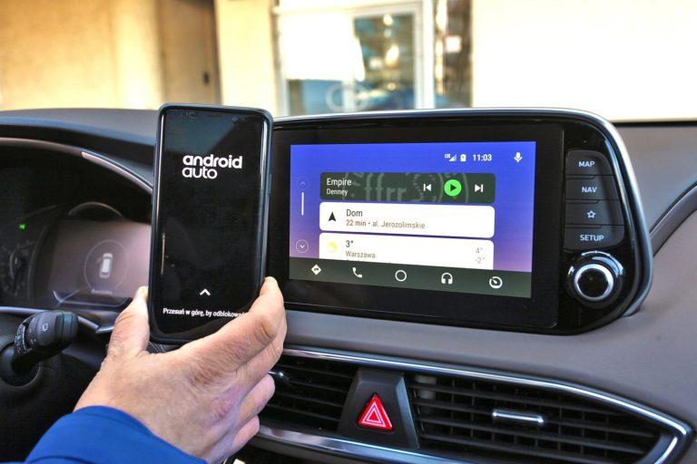 Systemy integracji smartfonu z autem