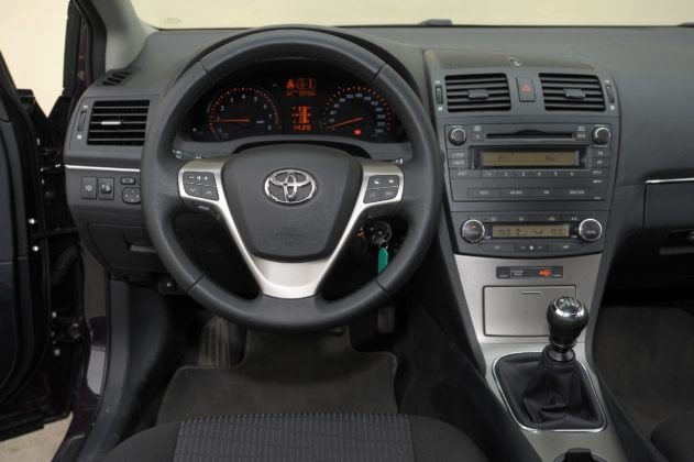 Toyota Avensis III - deska rozdzielcza