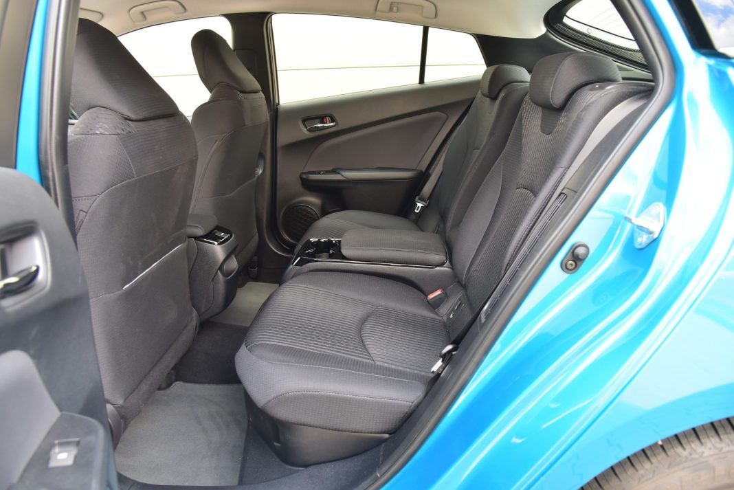 Toyota Prius Plug-In Hybrid - fotele tył