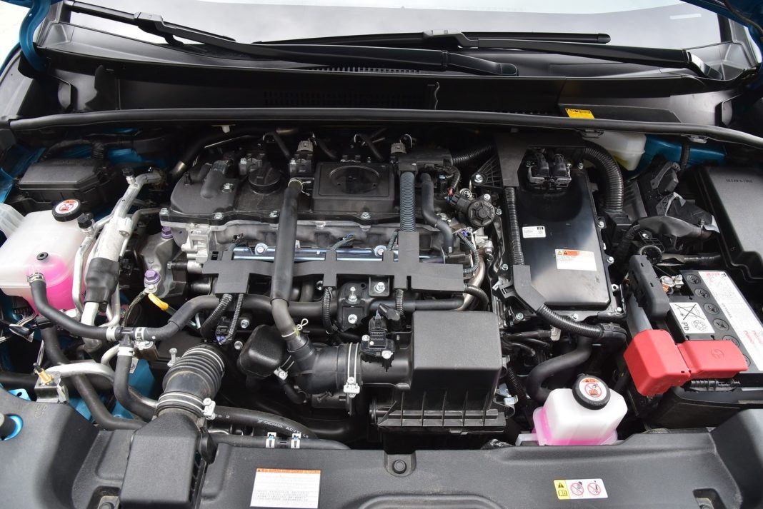 Toyota Prius Plug-In Hybrid - silnik bez osłony