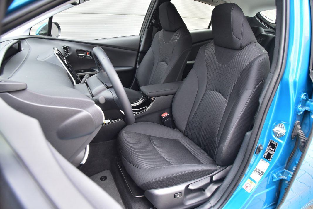 Toyota Prius Plug-In Hybrid – fotele przód