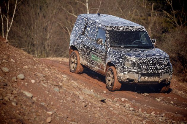 Land Rover Defender (2020) - zdjęcia w kamuflażu