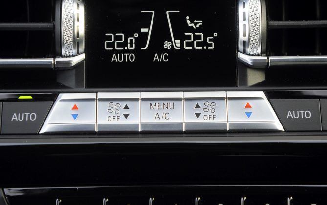 BMW M850i - przyciski