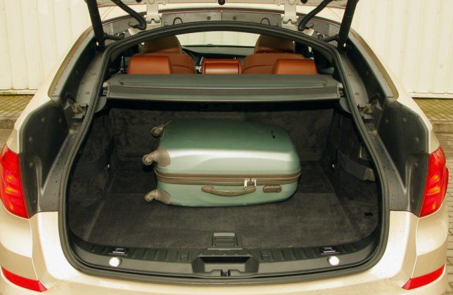 BMW serii 5 (F10) - bagażnik (6)