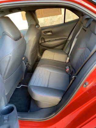 Toyota Corolla (2019) - wnętrze