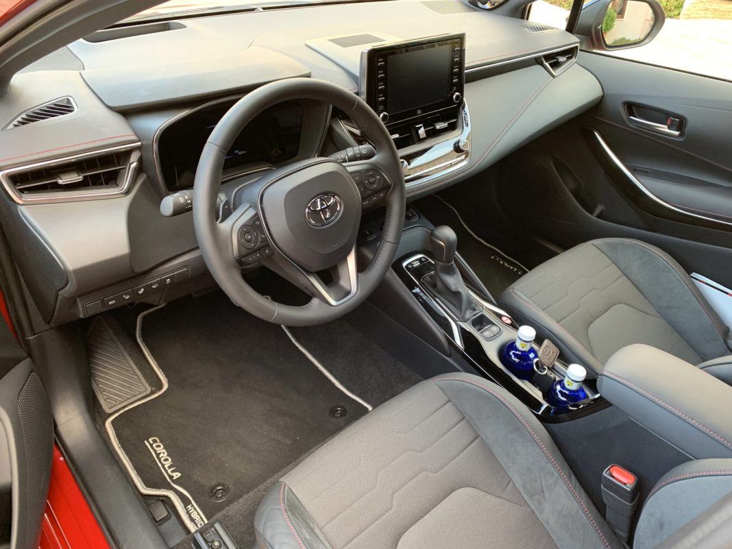 Toyota Corolla sedan (2019) - deska rozdzielcza