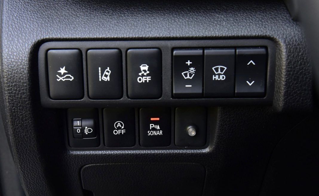 Mitsubishi Eclipse Cross - przyciski