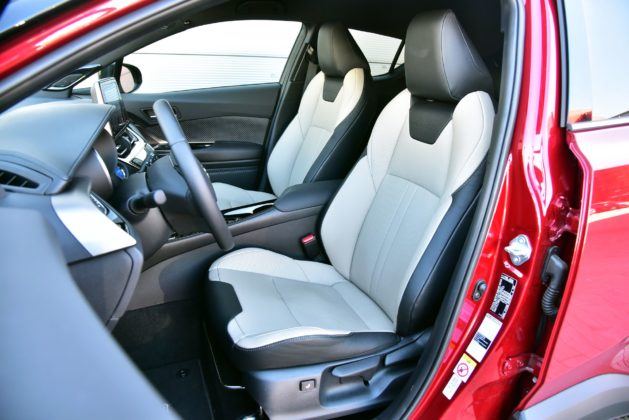 Toyota C-HR Hybrid - fotel kierowcy