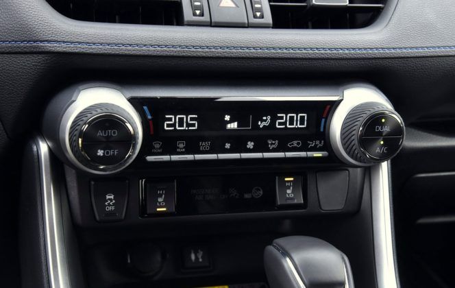 Toyota RAV4 Hybrid - klimatyzacja