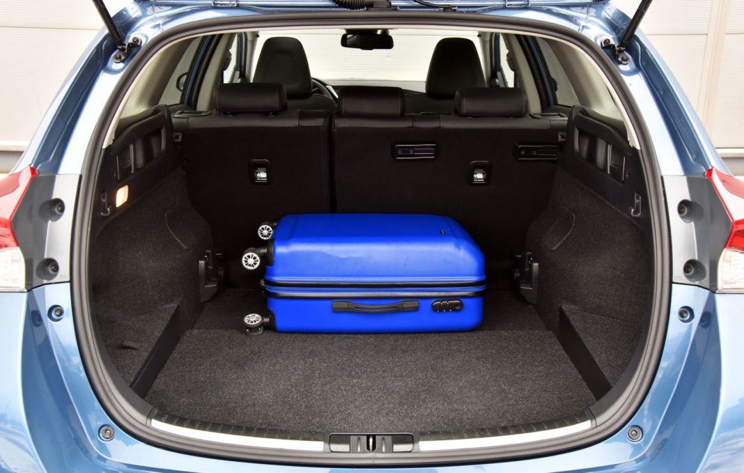 Toyota Auris TS Hybrid - bagażnik (2)