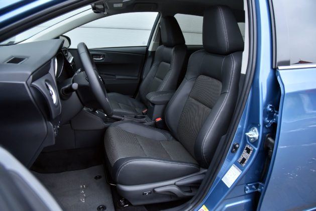 Toyota Auris TS Hybrid - fotel kierowcy