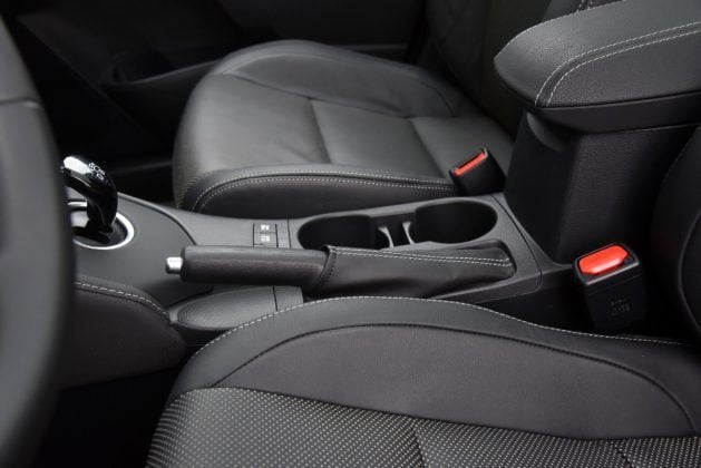 Toyota Auris TS Hybrid - hamulec ręczny