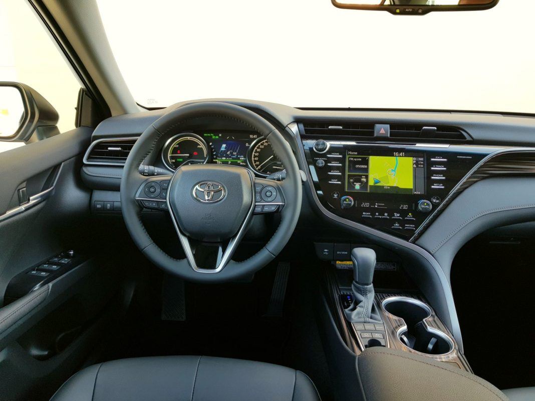 2019 Toyota Camry - deska rozdzielcza