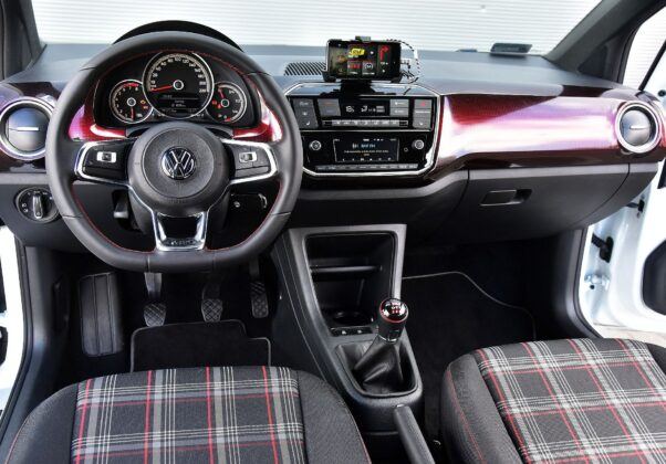 Volkswagen Up! GTI wnętrze
