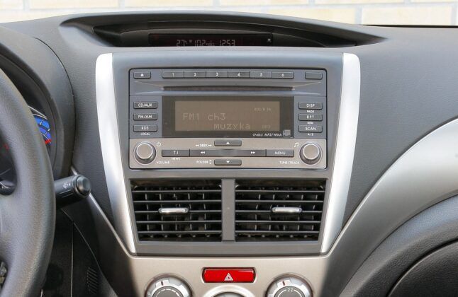 Subaru Forester III radio