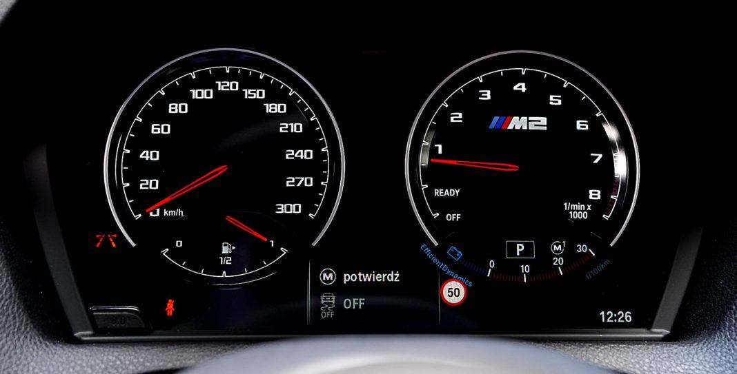 BMW M2 Competition – wskaźniki