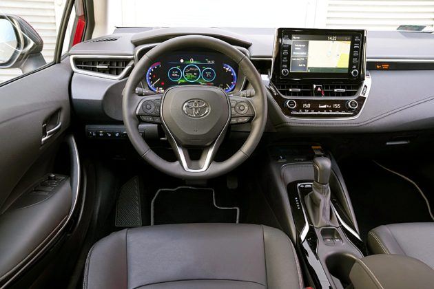 Toyota Corolla Hybrid – deska rozdzielcza
