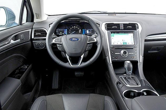 Ford Mondeo Kombi Hybrid – deska rozdzielcza