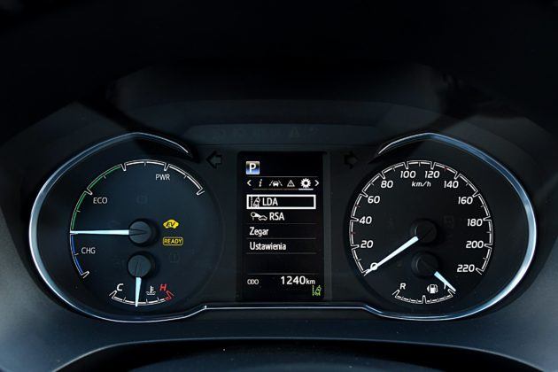 Toyota Yaris Hybrid GR Sport - wskaźniki