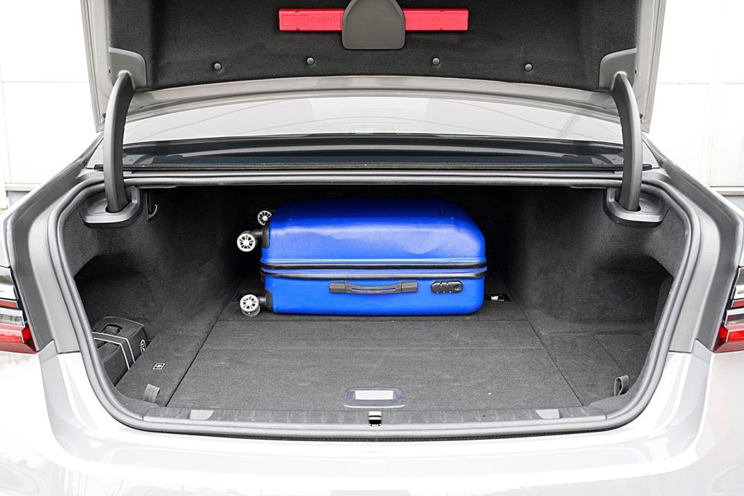 BMW 745Le xDrive – bagażnik