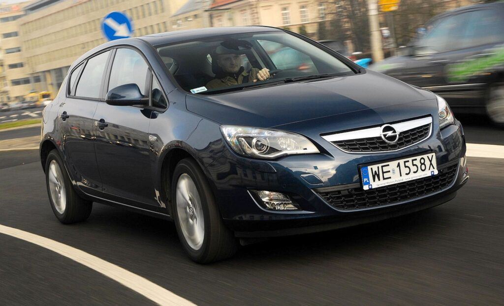 Opel Astra IV (J) 15
