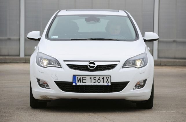 Opel Astra IV (J) przed liftingiem