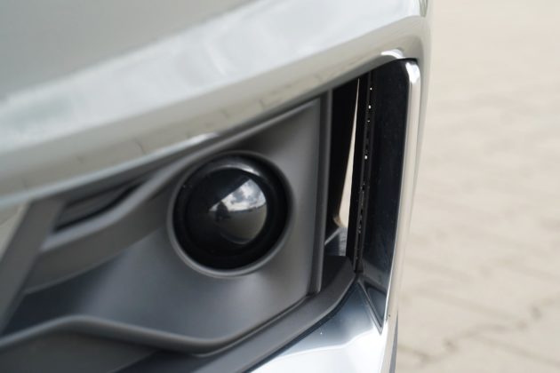 Audi A4 allroad 45 TFSI quattro S tronic - kurtyny powietrzne w zderzaku (poprawiają aerodynamikę) i radar systemów wsparcia