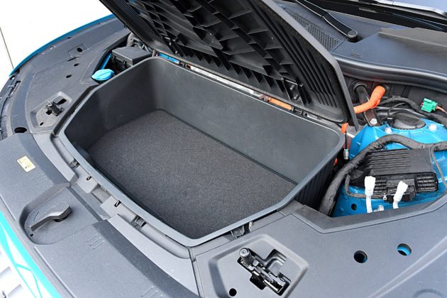 Audi e-tron 55 quattro advanced – przedni bagażnik