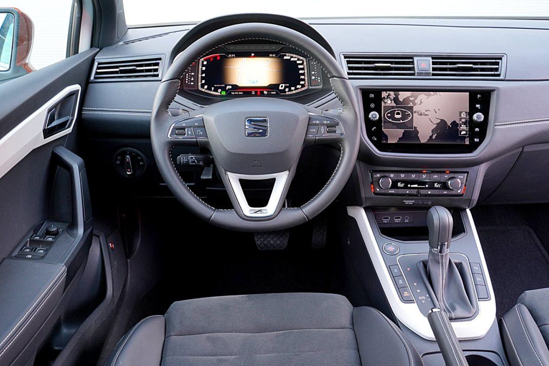 Seat Arona 1.0 TSI 115 Xcellence – deska rozdzielcza