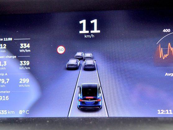 Tesla Model X Long Range – autopilot