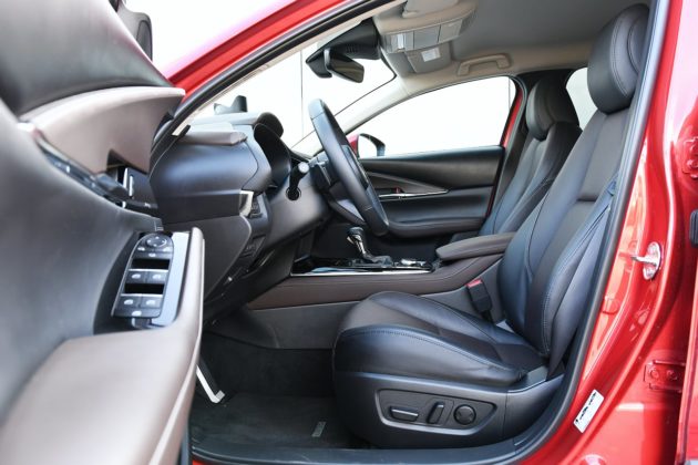 Mazda CX-30 2.0 Skyactiv-G 6AT test 2020 fotele przód