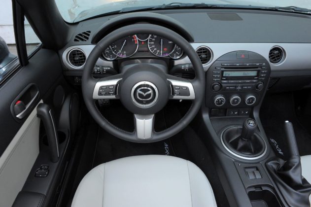 Mazda MX-5 NC deska rozdzielcza