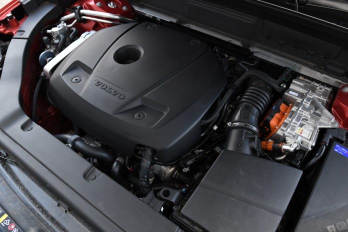 Test Volvo XC60 T8 AWD SUV hybryda plugin 4x4